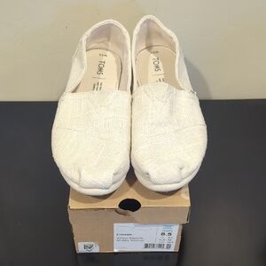 TOMS Women's Classic Natural Slip-On Flats